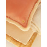 Poduszka dekoracyjna soft velvet z frędzlami "Peach fuzz"