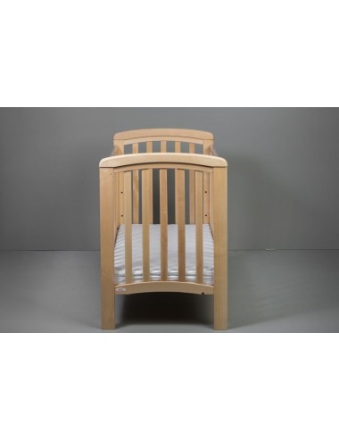 Drewniane łóżeczko niemowlęce z opuszczonym bokiem