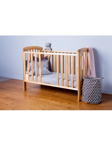Drewniane łóżeczko niemowlęce z wyjmowanymi szczebelkami