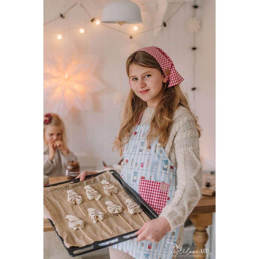 Dziecięcy, bawełniany fartuszek kuchenny "Czerwona krateczka"