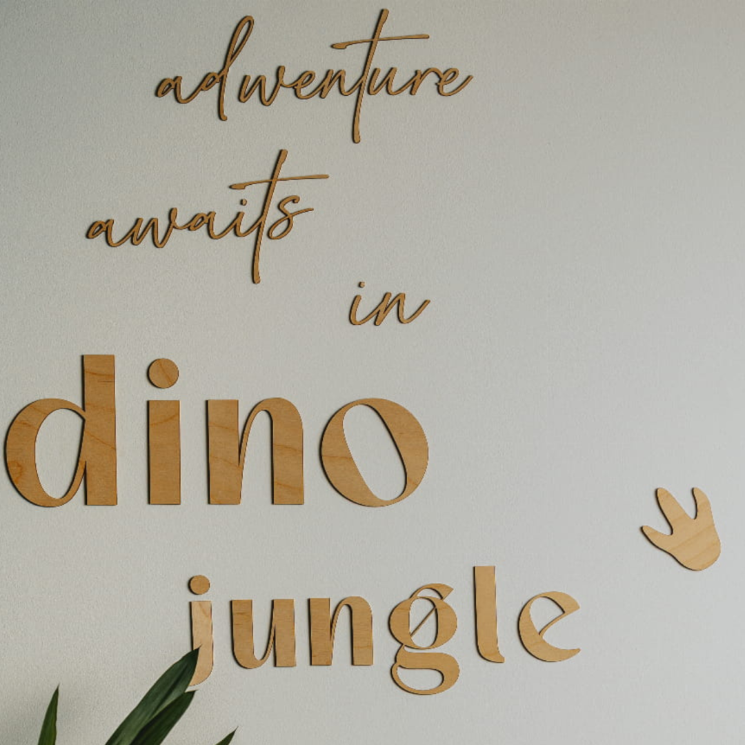 DINO JUNGLE drewniany napis na ścianę do pokoju dziecięcego