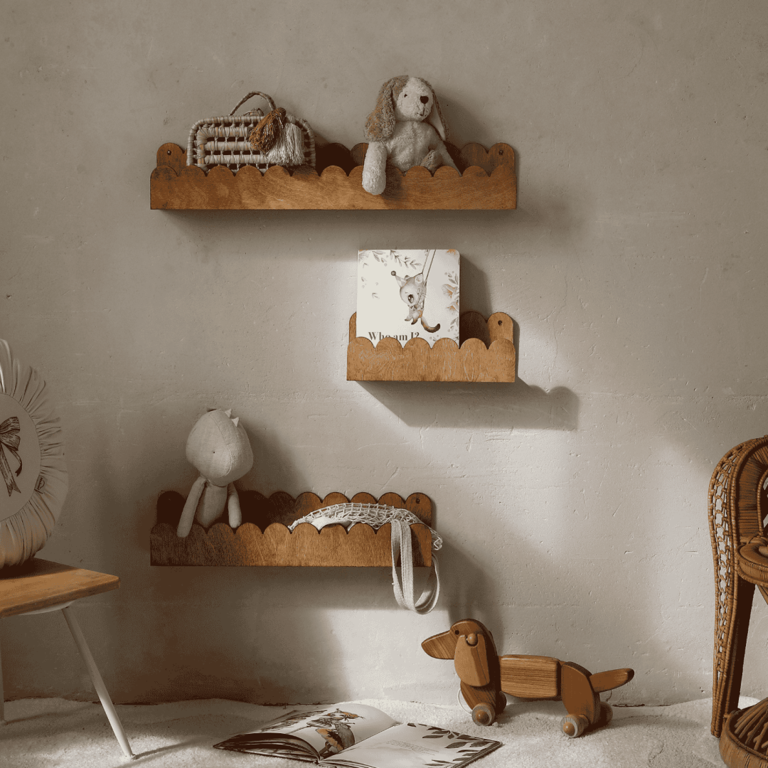Drewniana półka falbanka na książki vintage - drewniakowa