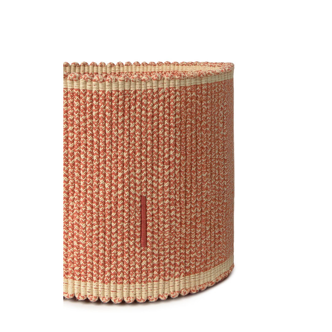 Ręcznie pleciony kosz Lorena Canals – Terracotta Silent Geometry