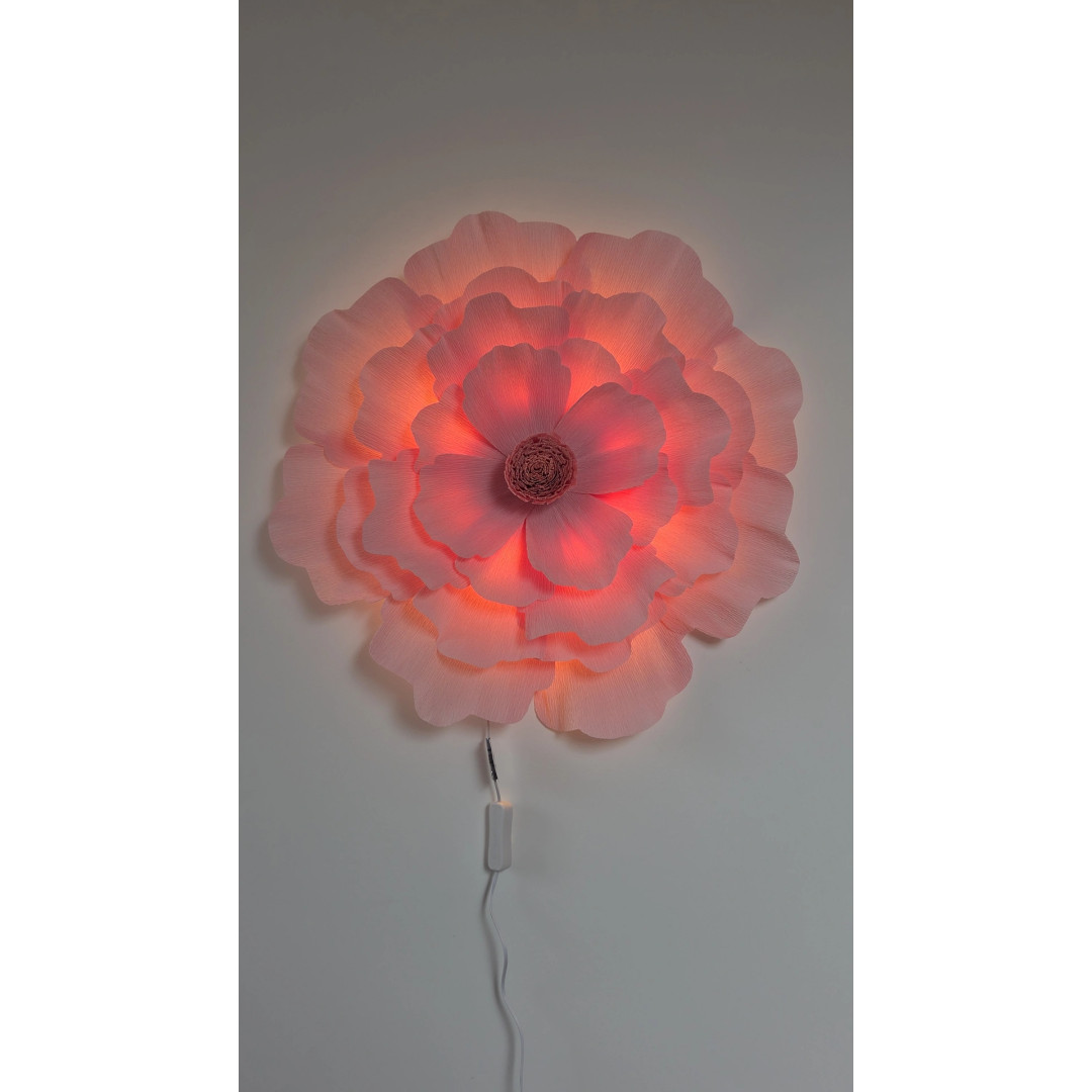 Lampka nocna LED na ścianę „Jasnoróżowy kwiat”