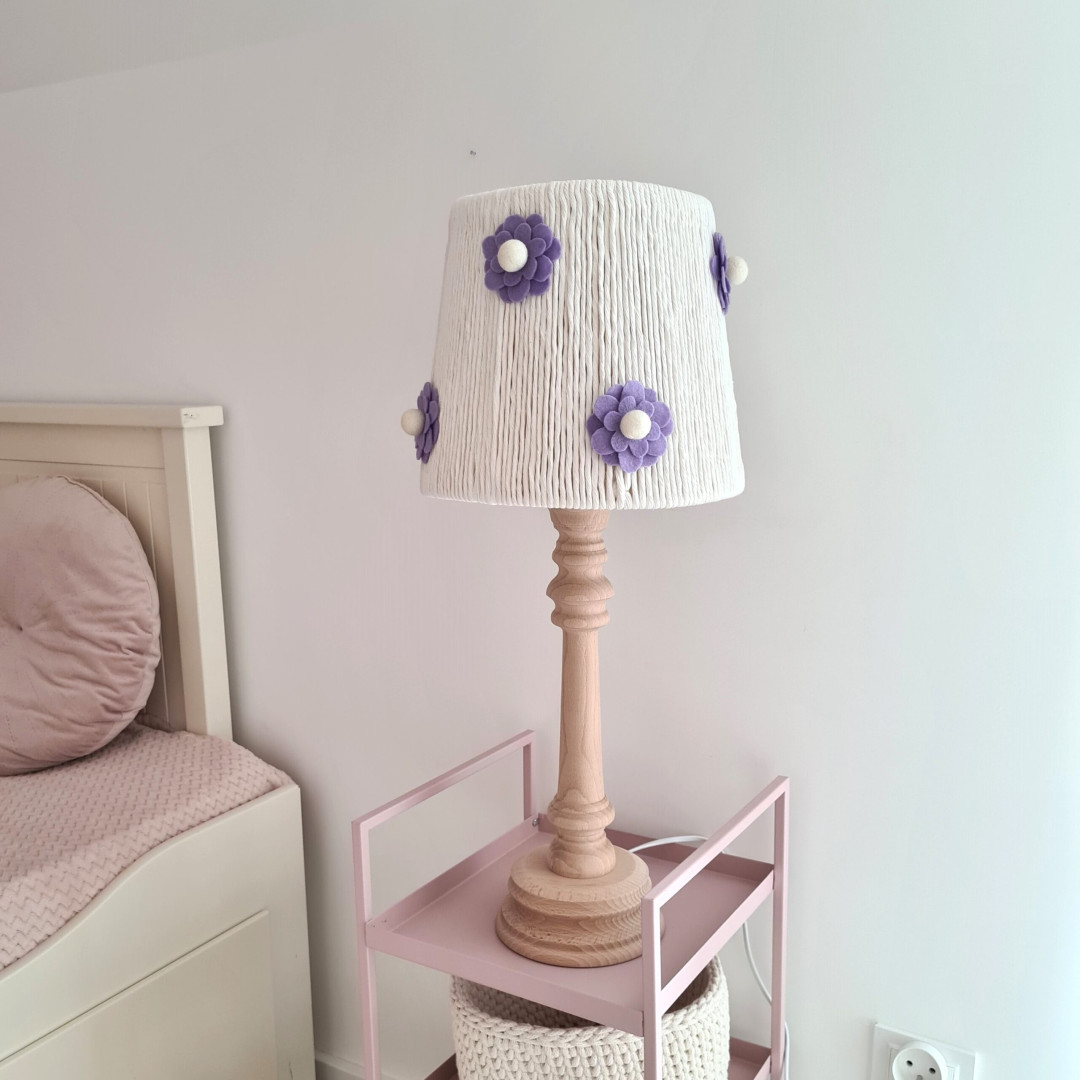 Lampka nocna „Filcowe Kwiaty” – Przytulne światło dla dziewczynki