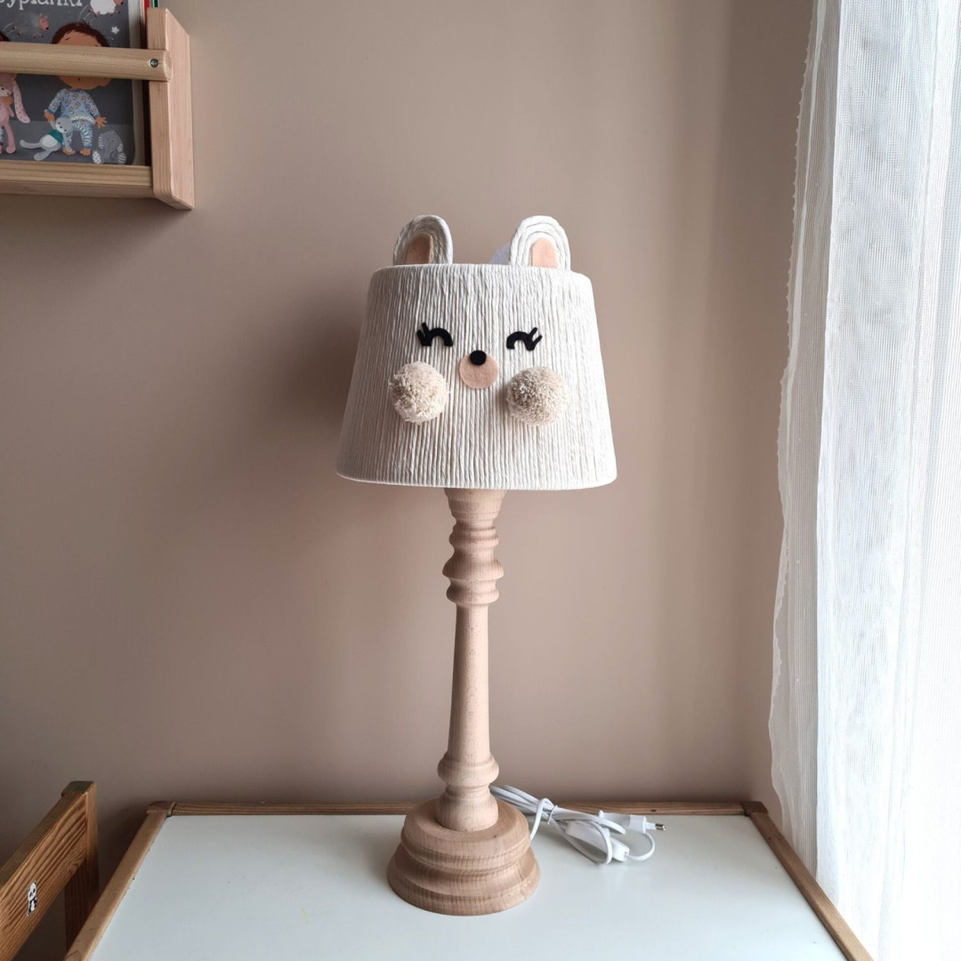 Lampka nocna „Misiowa” – ręcznie wykonana dekoracja pokoju