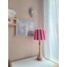 Ręcznie pleciona lampka nocna boho – różowo-czerwona