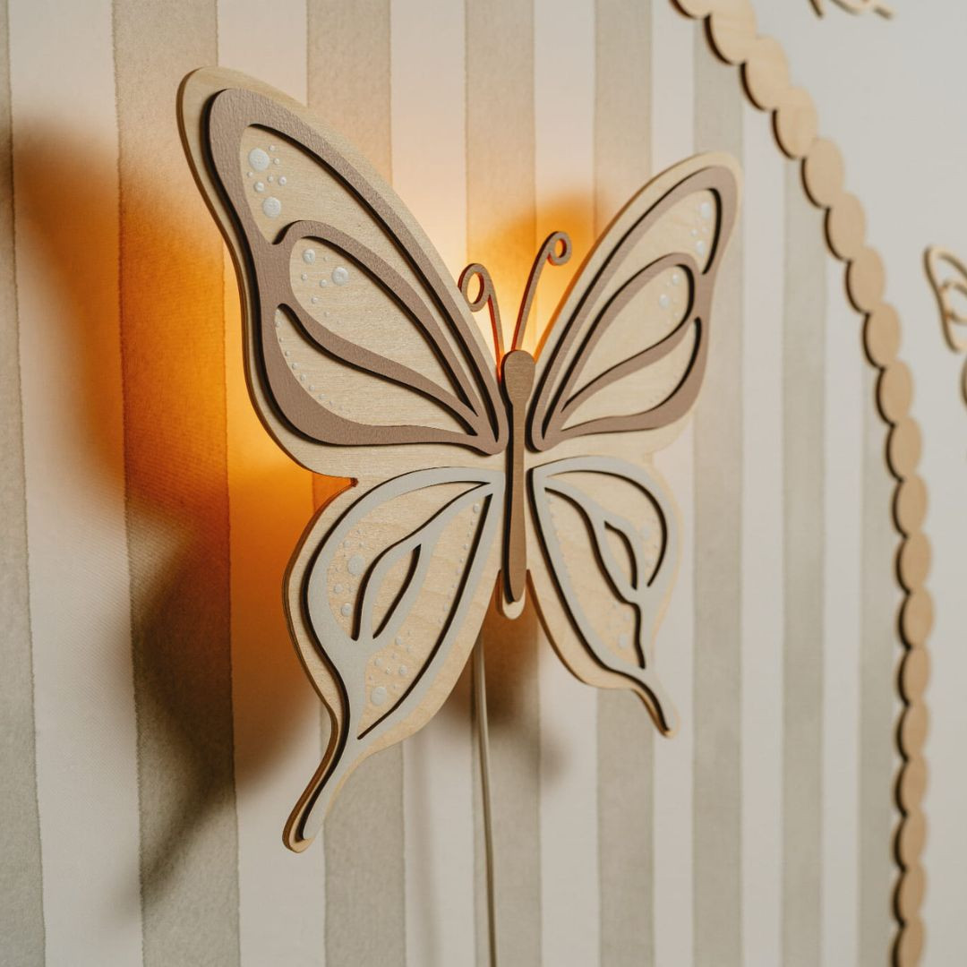 Motylek -  drewniana lampka nocna do pokoju dziecięcego