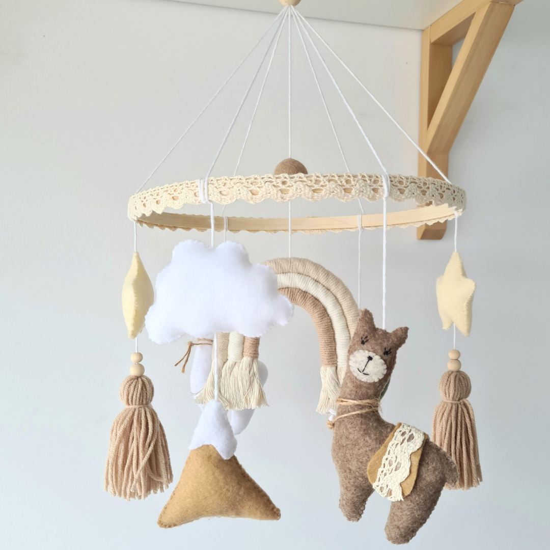 Karuzela do łóżeczka Lama i tęcza – styl Boho