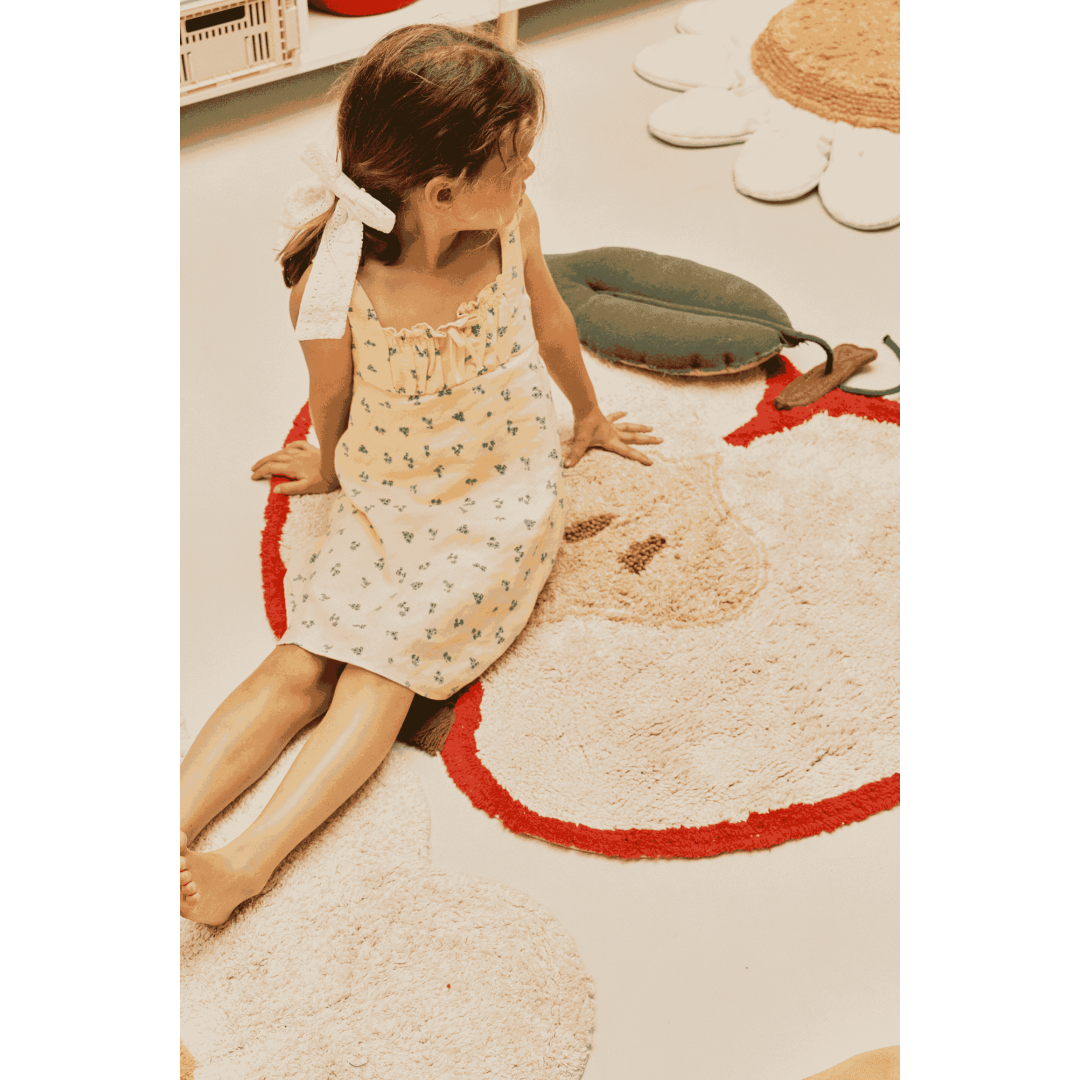 Dywan bawełniany dla dzieci Jabłko 100 x 90 cm do prania w pralce – Lorena Canals