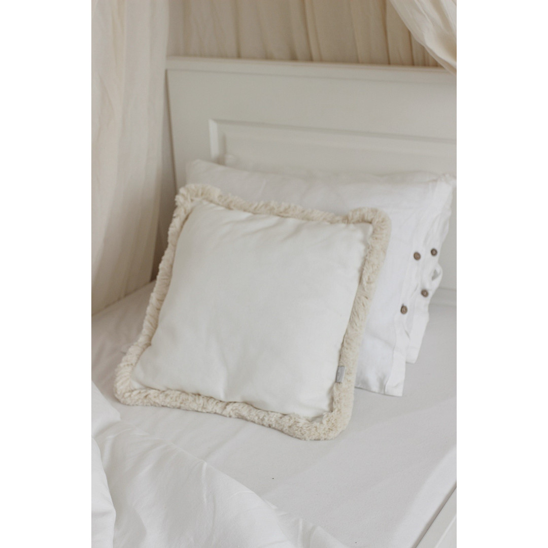 Kwadratowa poduszka Boho z ramką (waniliowa) - Cotton&Sweets